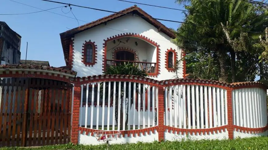 Foto 1 de Casa com 5 Quartos para alugar, 80m² em Vila Loty, Itanhaém