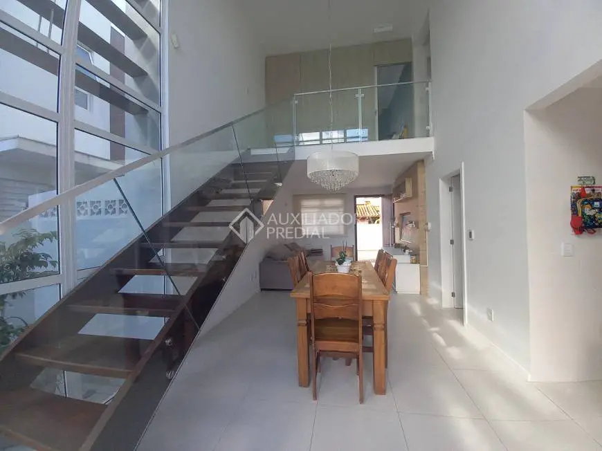 Foto 1 de Casa de Condomínio com 3 Quartos à venda, 141m² em Córrego Grande, Florianópolis