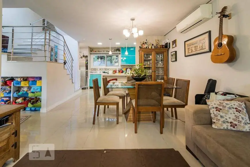 Foto 3 de Casa de Condomínio com 4 Quartos à venda, 320m² em Ipanema, Porto Alegre