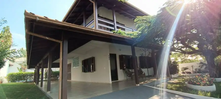 Foto 2 de Casa de Condomínio com 6 Quartos à venda, 283m² em Ingleses do Rio Vermelho, Florianópolis