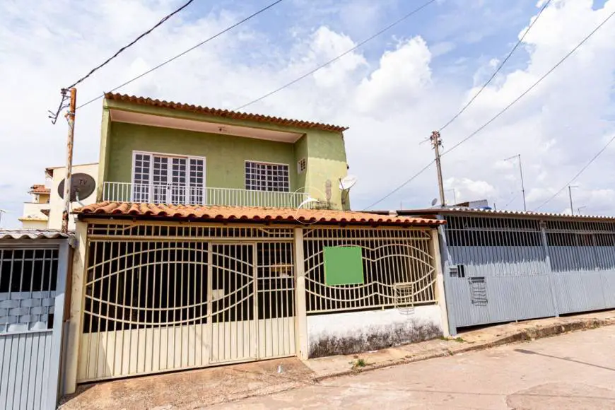 Foto 1 de Sobrado com 6 Quartos à venda, 200m² em Samambaia Norte, Brasília
