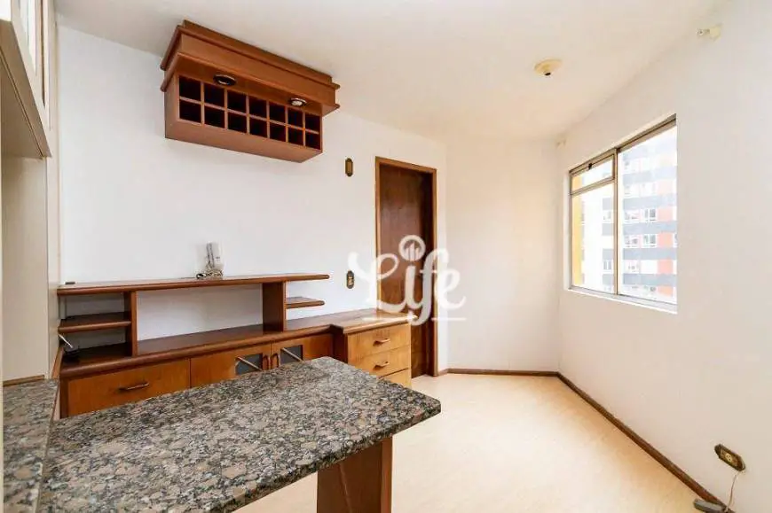 Foto 1 de Apartamento com 1 Quarto à venda, 33m² em Cristo Rei, Curitiba