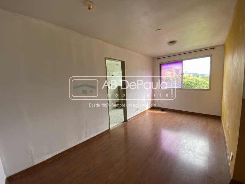 Foto 2 de Apartamento com 2 Quartos para alugar, 53m² em Jardim Sulacap, Rio de Janeiro