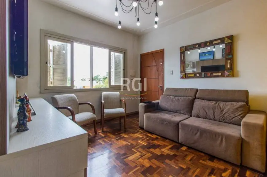 Foto 2 de Apartamento com 2 Quartos à venda, 80m² em Navegantes, Porto Alegre