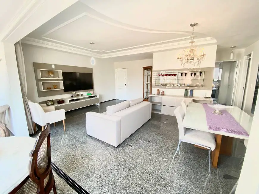 Foto 2 de Apartamento com 3 Quartos à venda, 127m² em Meireles, Fortaleza