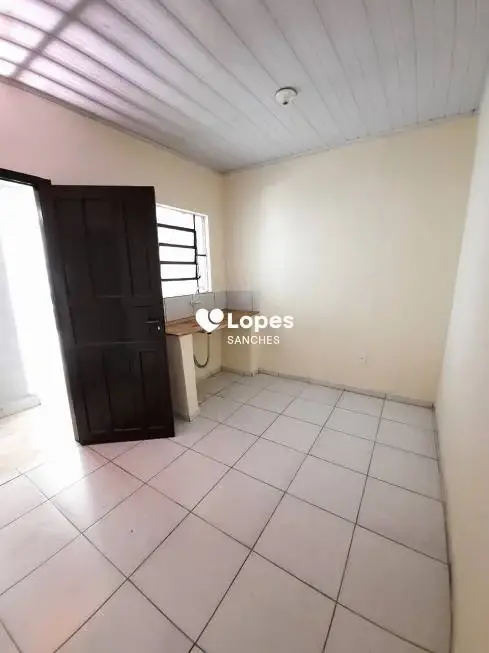Foto 1 de Casa com 1 Quarto para alugar, 24m² em Vila Curuçá, Santo André