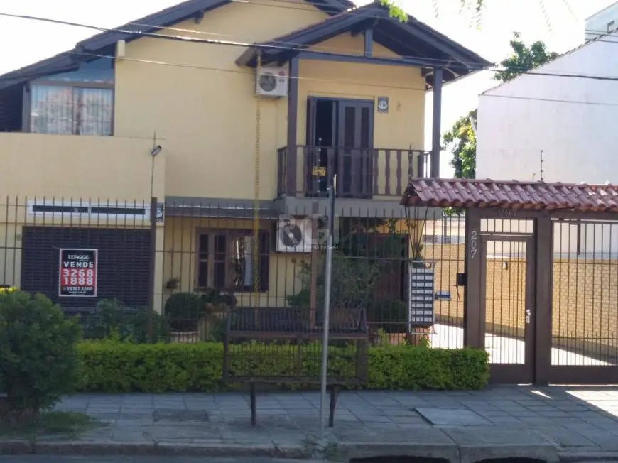 Foto 1 de Casa com 3 Quartos à venda, 107m² em Cavalhada, Porto Alegre