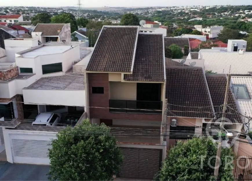 Foto 1 de Casa com 3 Quartos à venda, 160m² em Jardim Real, Maringá