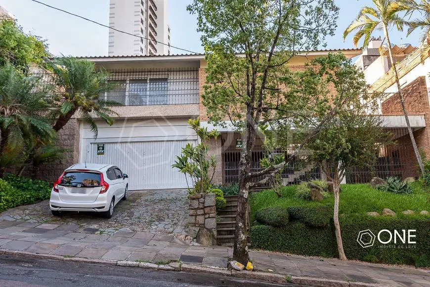 Foto 1 de Casa com 3 Quartos à venda, 320m² em Rio Branco, Porto Alegre