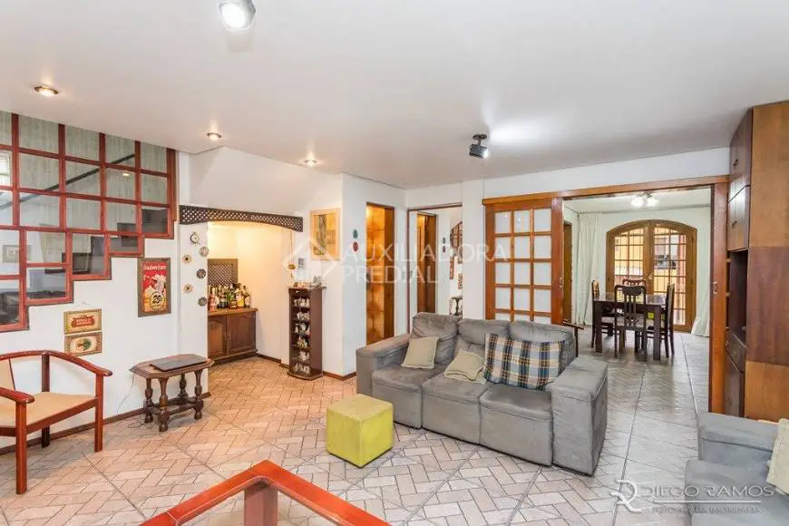 Foto 3 de Casa com 3 Quartos à venda, 220m² em Teresópolis, Porto Alegre