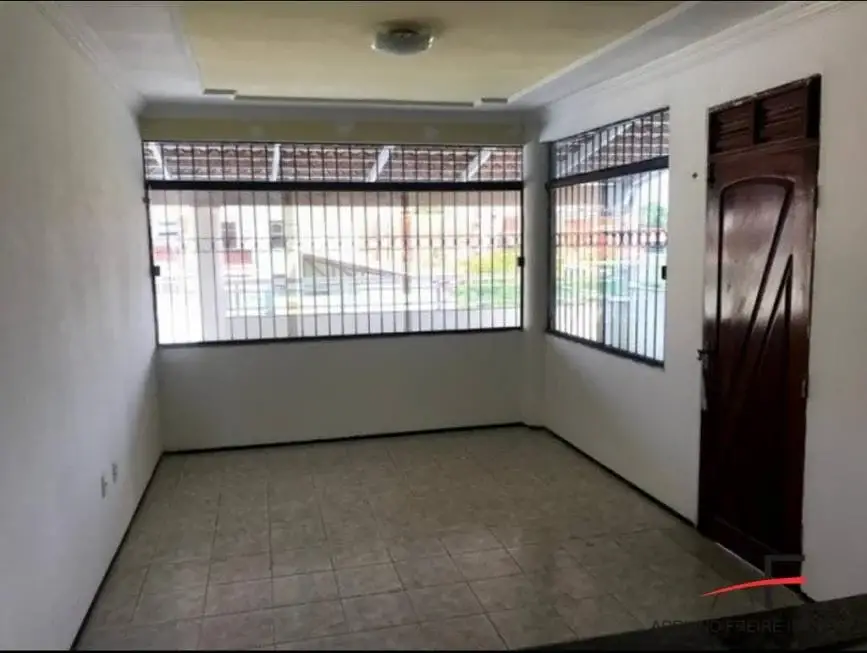 Foto 3 de Casa com 6 Quartos para alugar, 330m² em BOA VISTA, Fortaleza