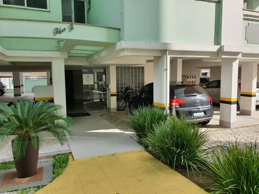 Foto 3 de Apartamento com 3 Quartos para alugar, 88m² em Barreiros, São José