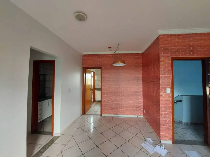 Foto 2 de Apartamento com 3 Quartos para alugar, 85m² em Santa Mônica, Uberlândia