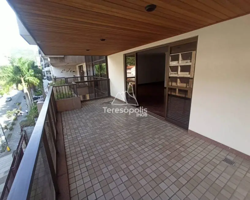 Foto 1 de Apartamento com 4 Quartos para alugar, 210m² em Varzea, Teresópolis