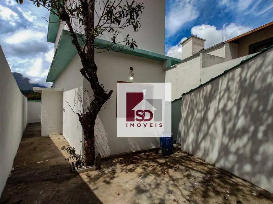 Foto 1 de Casa com 2 Quartos à venda, 70m² em Fazendinha, Teresópolis