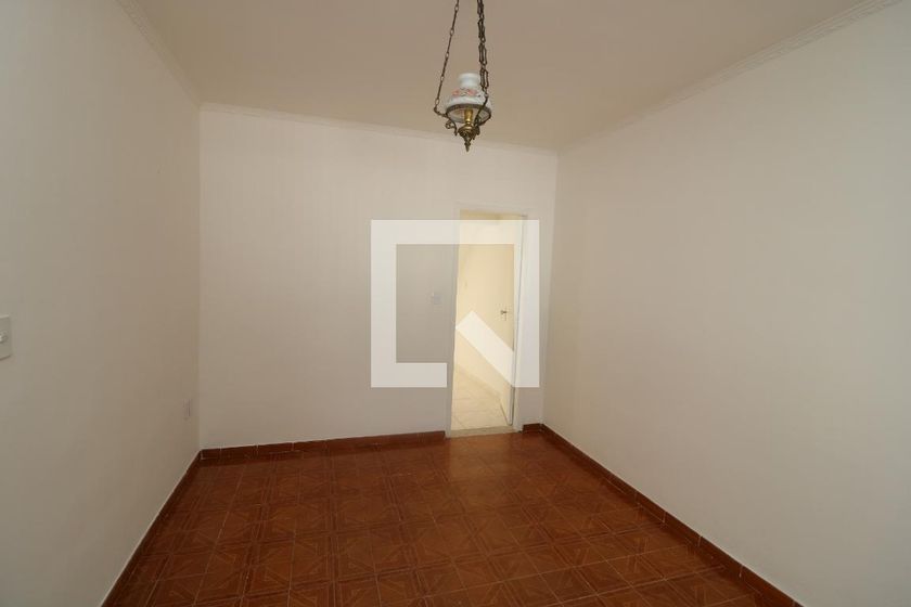 Foto 3 de Casa com 2 Quartos para alugar, 214m² em Vila Ema, São Paulo