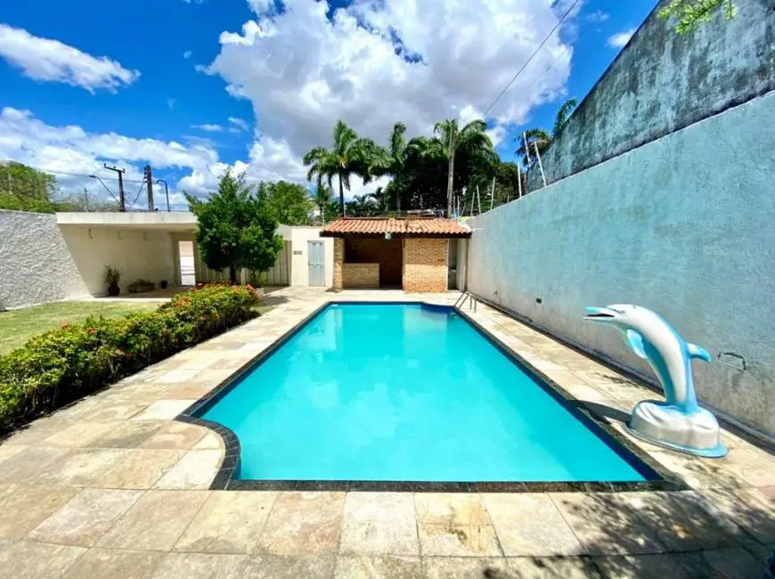Foto 1 de Casa com 3 Quartos à venda, 234m² em Engenheiro Luciano Cavalcante, Fortaleza