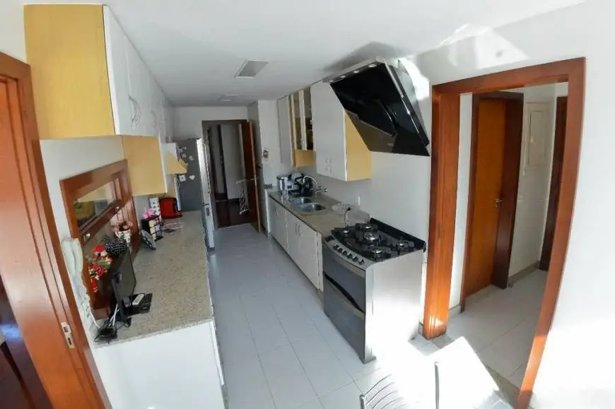 Foto 3 de Casa com 6 Quartos à venda, 400m² em Quebra Frascos, Teresópolis