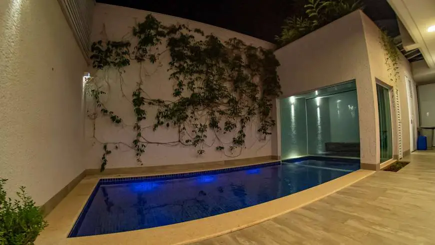 Foto 5 de Casa de Condomínio com 5 Quartos à venda, 333m² em Jardim Inconfidência, Uberlândia