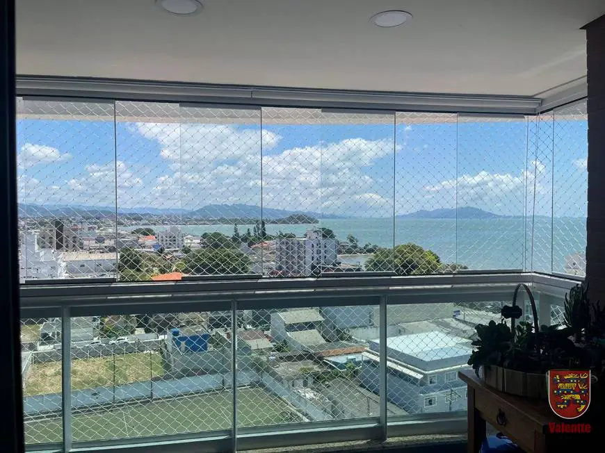 Foto 2 de Apartamento com 4 Quartos à venda, 124m² em Barreiros, São José