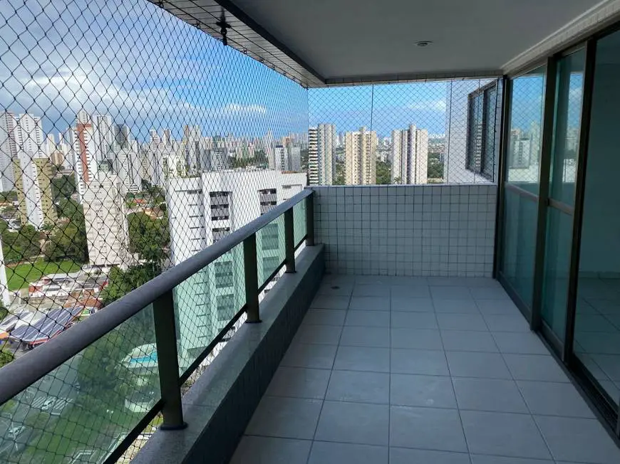 Foto 2 de Apartamento com 4 Quartos à venda, 234m² em Casa Forte, Recife