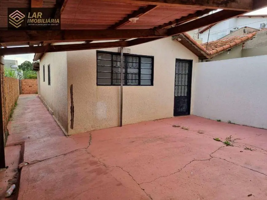 Foto 5 de Casa com 2 Quartos para alugar, 100m² em Vila Santa Therezinha de Menino Jesus, Botucatu