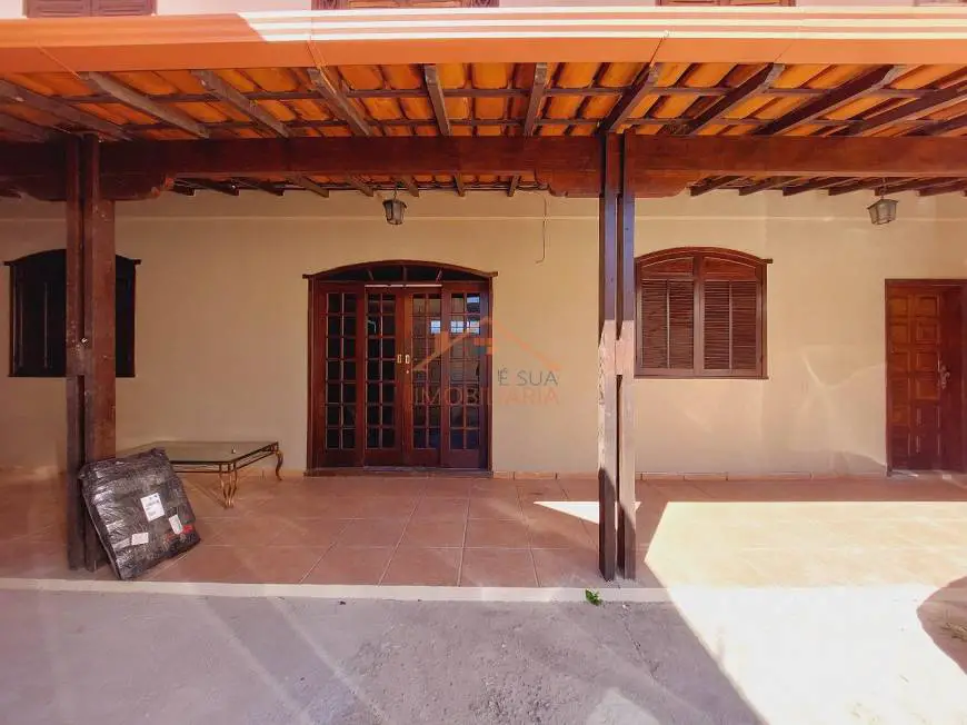 Foto 1 de Casa com 3 Quartos para alugar, 180m² em Glória, Contagem