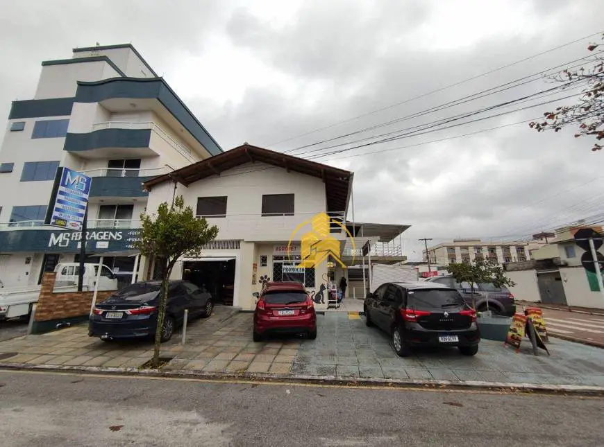 Foto 1 de Casa com 4 Quartos à venda, 260m² em Kobrasol, São José