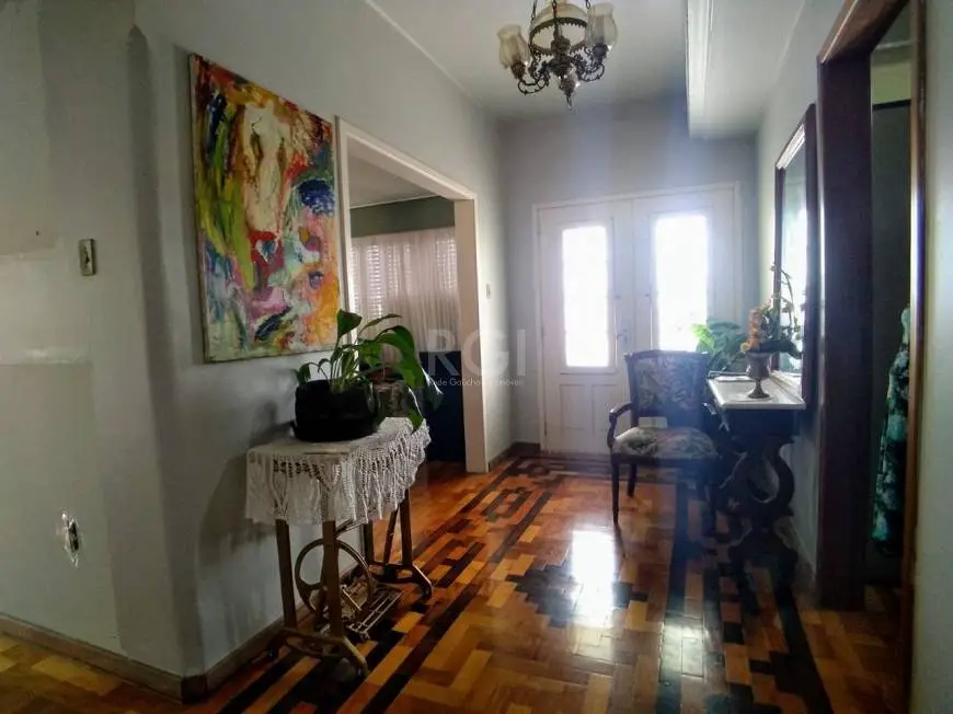 Foto 3 de Casa com 4 Quartos à venda, 420m² em Medianeira, Porto Alegre