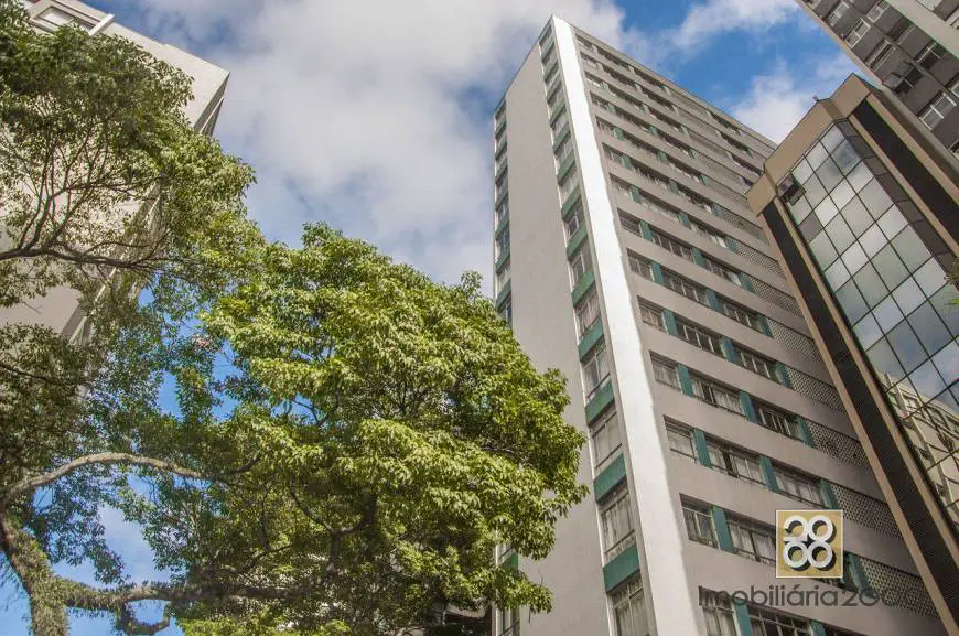 Foto 1 de Apartamento com 2 Quartos para alugar, 66m² em Centro, Curitiba