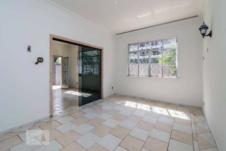 Foto 1 de Casa com 3 Quartos para alugar, 242m² em Irajá, Rio de Janeiro