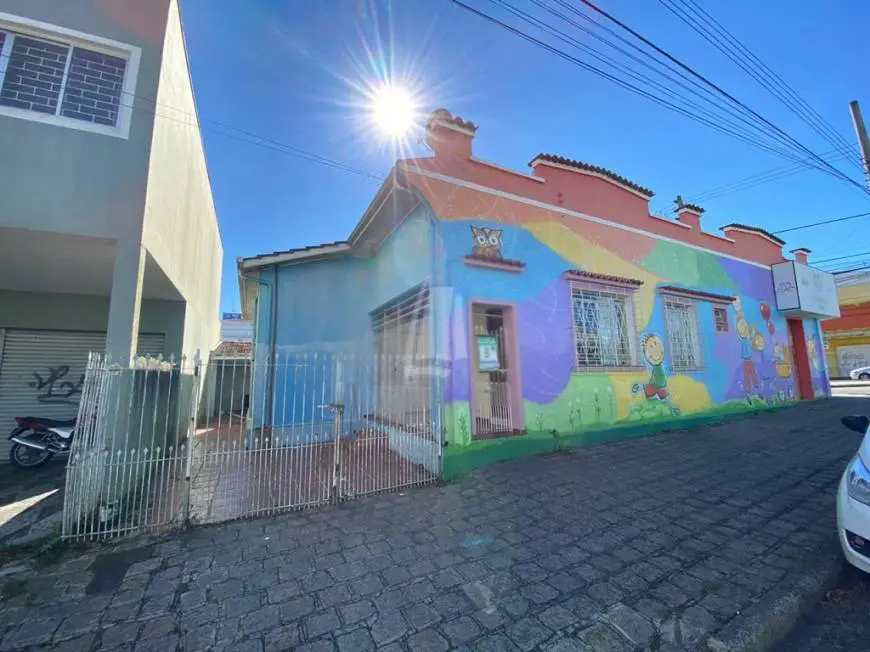 Foto 1 de Casa com 3 Quartos para alugar, 100m² em Novo Mundo, Curitiba