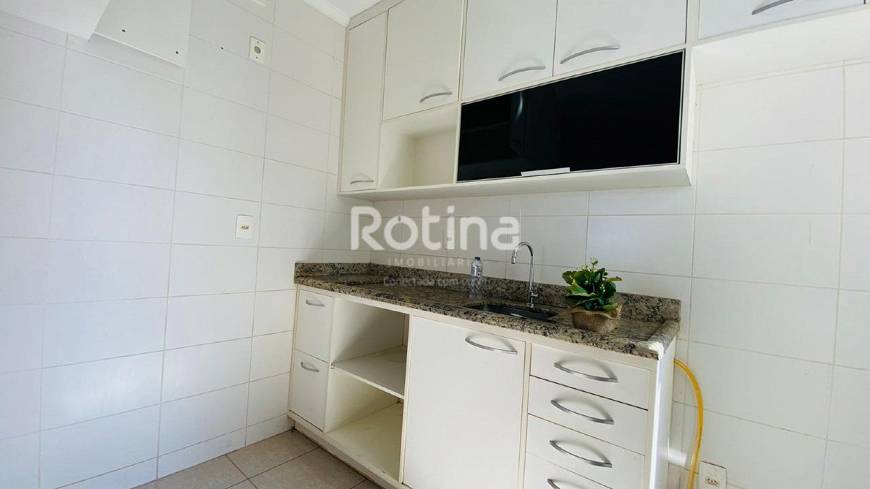 Foto 2 de Apartamento com 3 Quartos para alugar, 78m² em Vigilato Pereira, Uberlândia