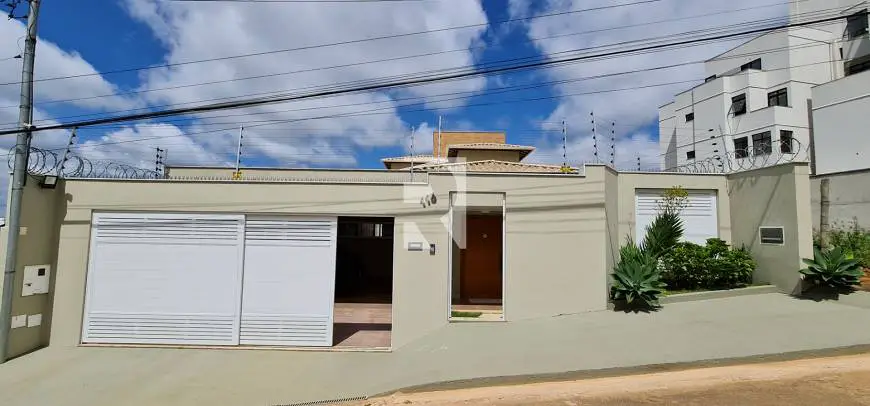 Foto 2 de Casa com 3 Quartos à venda, 233m² em Aeroporto, Juiz de Fora
