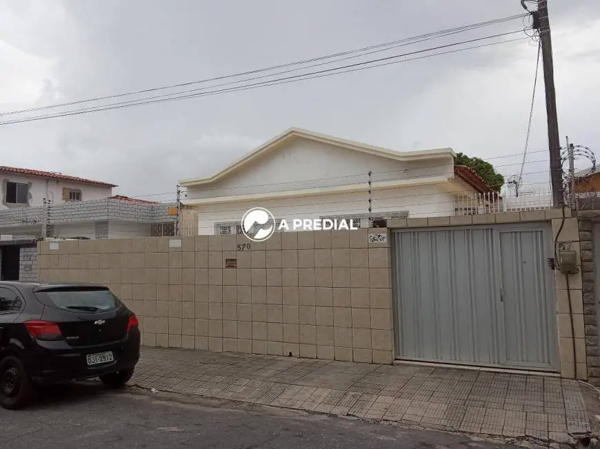 Foto 1 de Casa com 4 Quartos para alugar, 200m² em Joaquim Tavora, Fortaleza