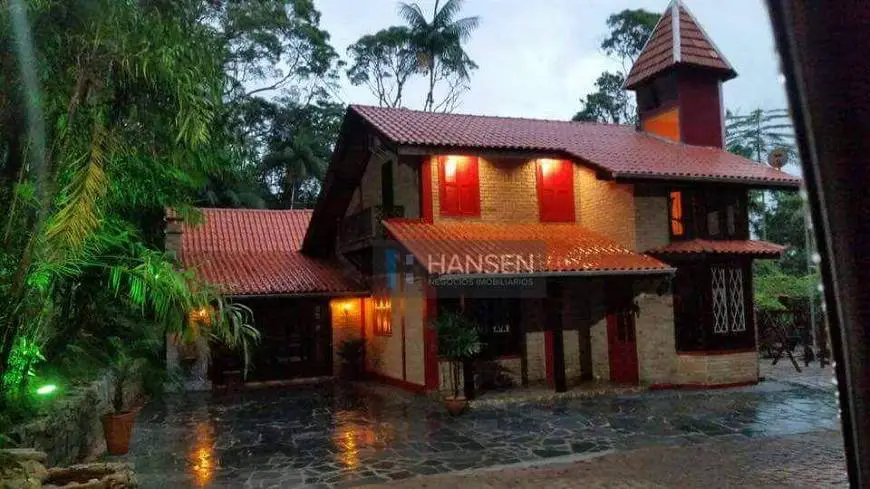 Foto 1 de Casa com 4 Quartos para alugar, 220m² em Rio Bonito, Joinville