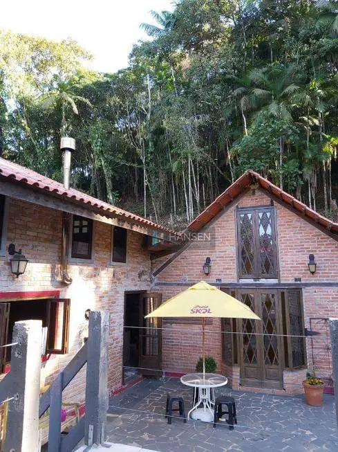 Foto 3 de Casa com 4 Quartos para alugar, 220m² em Rio Bonito, Joinville