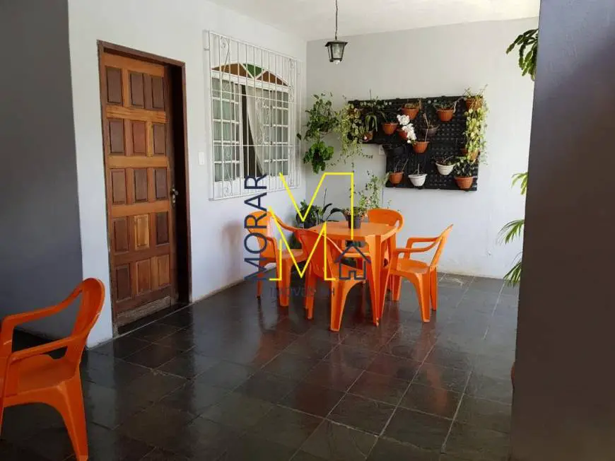 Foto 1 de Casa com 5 Quartos à venda, 200m² em Campo Alegre, Belo Horizonte