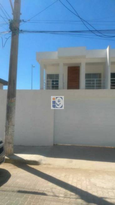 Foto 1 de Sobrado com 4 Quartos à venda, 230m² em Novo Portinho, Cabo Frio