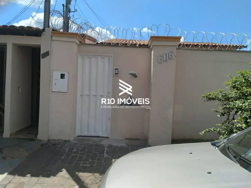 Foto 1 de Casa com 2 Quartos para alugar, 100m² em Planalto, Uberlândia