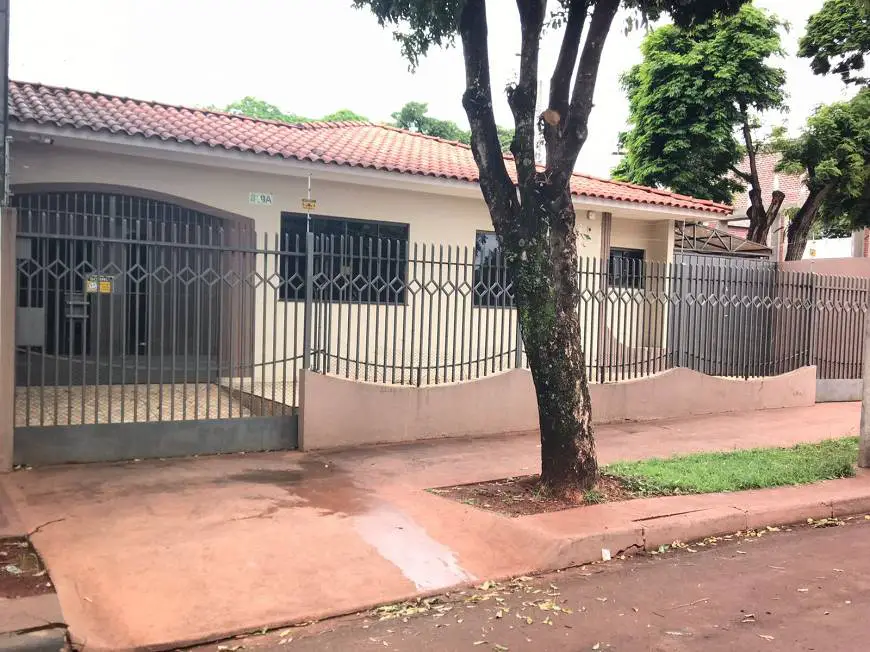 Foto 1 de Casa com 3 Quartos para alugar, 210m² em Jardim Alvorada, Maringá