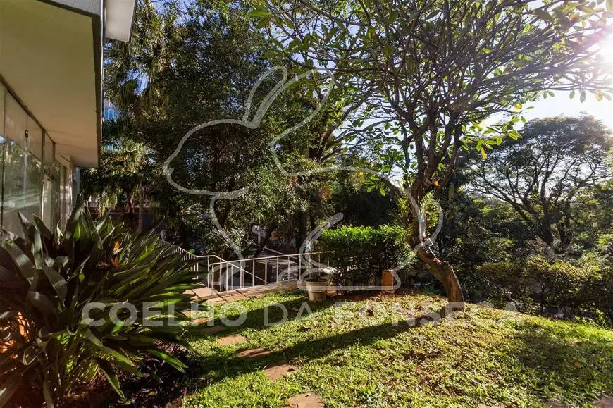 Foto 4 de Casa com 5 Quartos para alugar, 619m² em Pacaembu, São Paulo