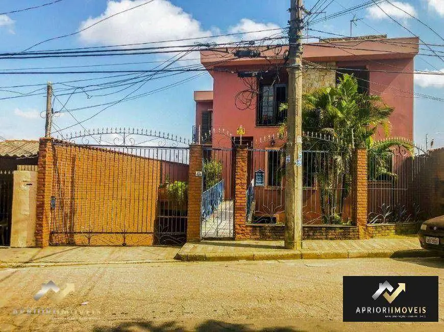 Foto 2 de Sobrado com 5 Quartos para venda ou aluguel, 349m² em Vila Sacadura Cabral, Santo André