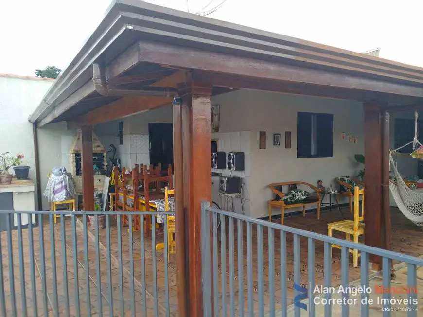 Foto 1 de Casa com 2 Quartos à venda, 125m² em Centro, Espírito Santo do Pinhal