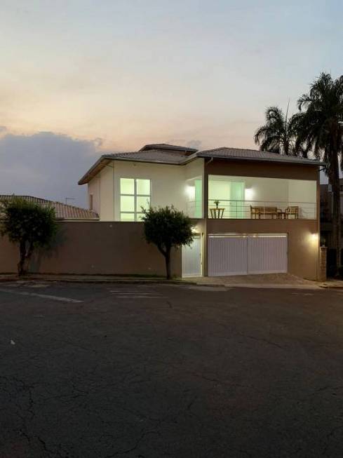 Foto 1 de Casa com 3 Quartos à venda, 375m² em Centro, Espírito Santo do Pinhal