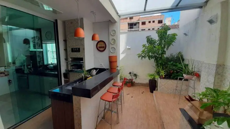 Foto 1 de Casa com 3 Quartos à venda, 240m² em Floresta, Belo Horizonte