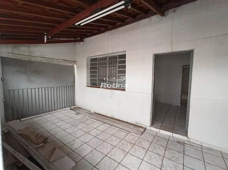 Foto 4 de Casa com 3 Quartos para alugar, 70m² em Nossa Senhora Aparecida, Uberlândia