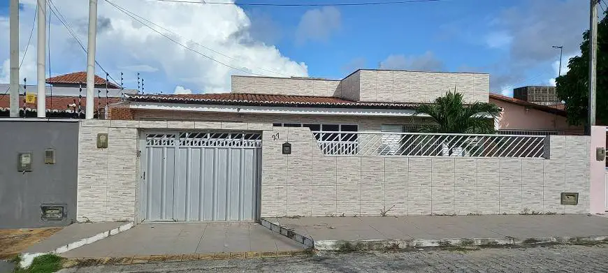 Foto 1 de Casa com 3 Quartos à venda, 260m² em Pitimbu, Natal