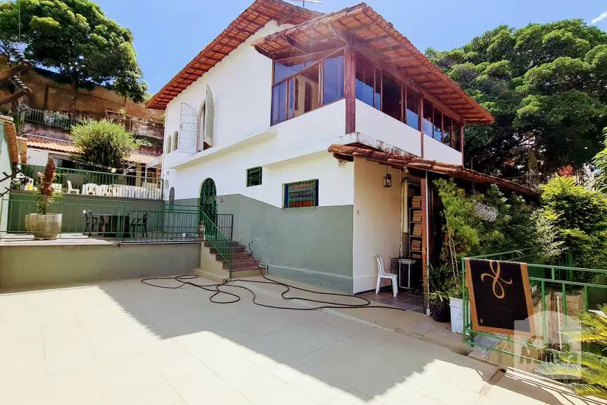 Foto 1 de Casa com 4 Quartos à venda, 307m² em Paraíso, Belo Horizonte