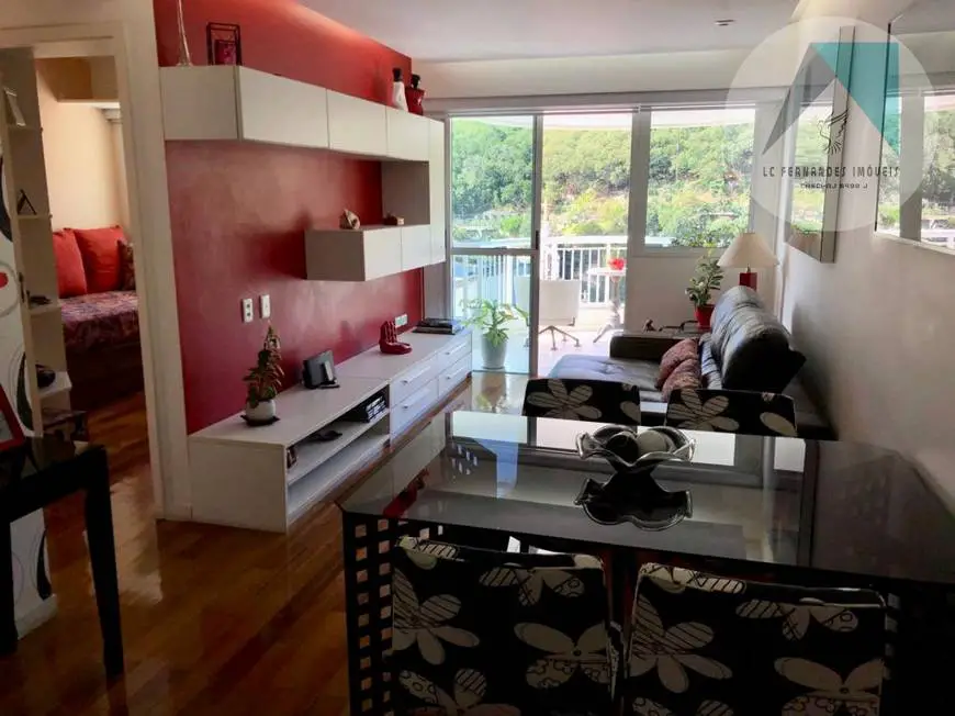 Foto 1 de Apartamento com 3 Quartos à venda, 90m² em Leme, Rio de Janeiro